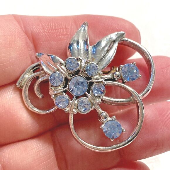 Vintage mid century silver tone brooch with light blue rhinestones retro pin - Picture 3 of 5